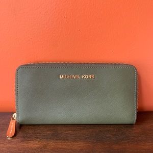 Michael Kors ZIP-around Wallet